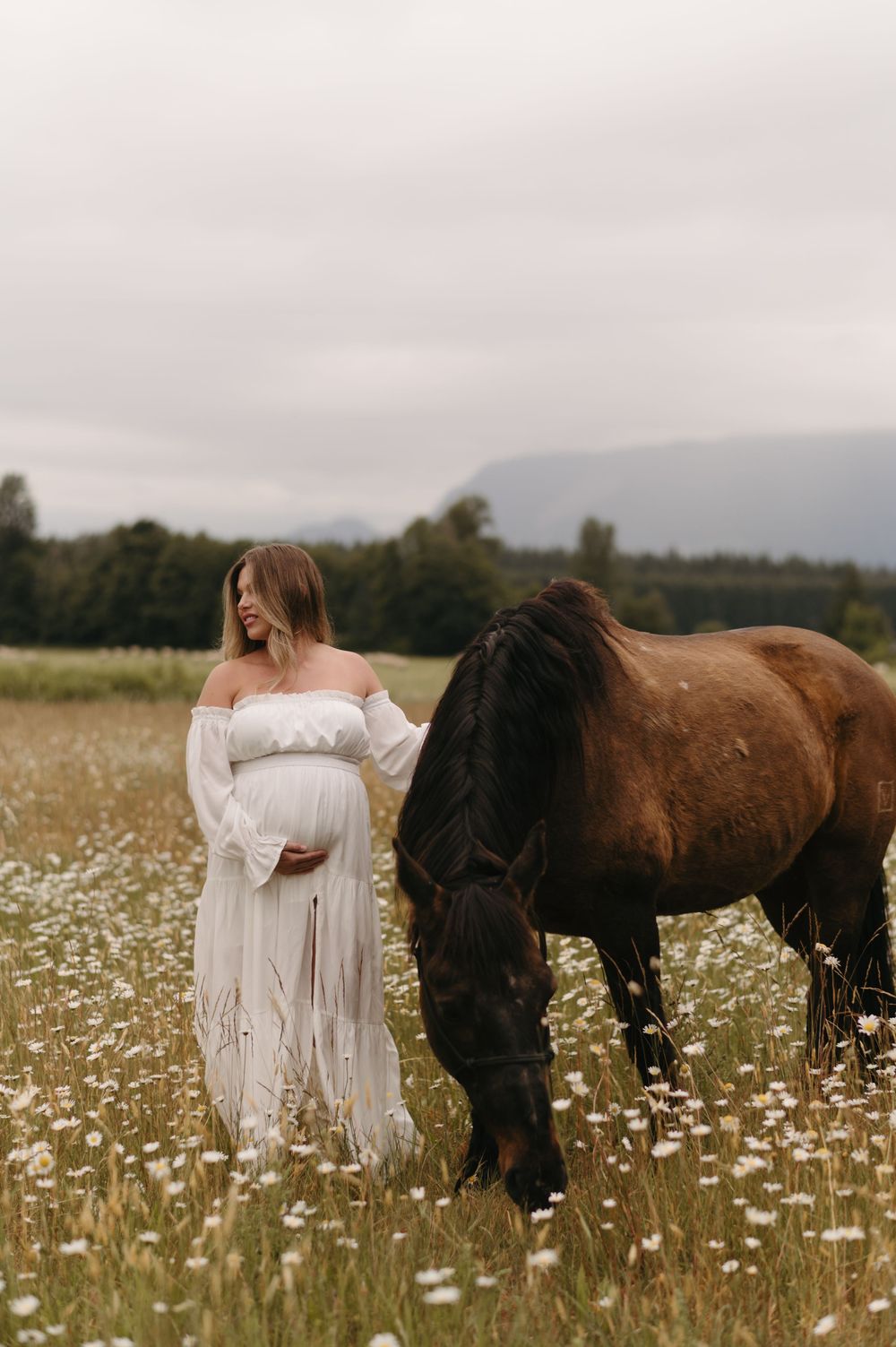 Snohomish Family Photographer Snohomish Maternity Photographer Seattle Maternity Photographer PNW Maternity Photographer
