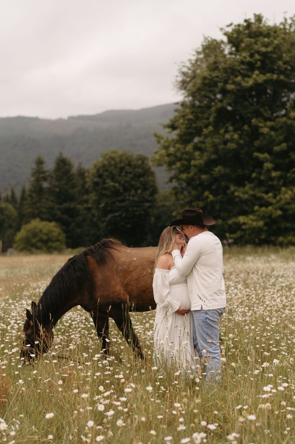 Snohomish Family Photographer Snohomish Maternity Photographer Seattle Maternity Photographer PNW Maternity Photographer
