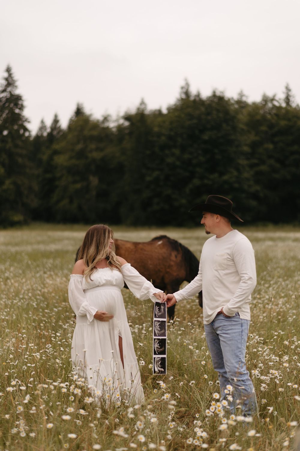 Snohomish Family Photographer Snohomish Maternity Photographer Seattle Maternity Photographer PNW Maternity Photographer