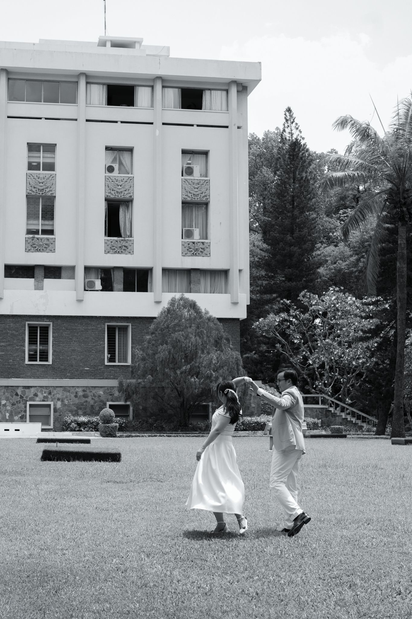alt="Couple prewedding photoshoot at Independent palace"