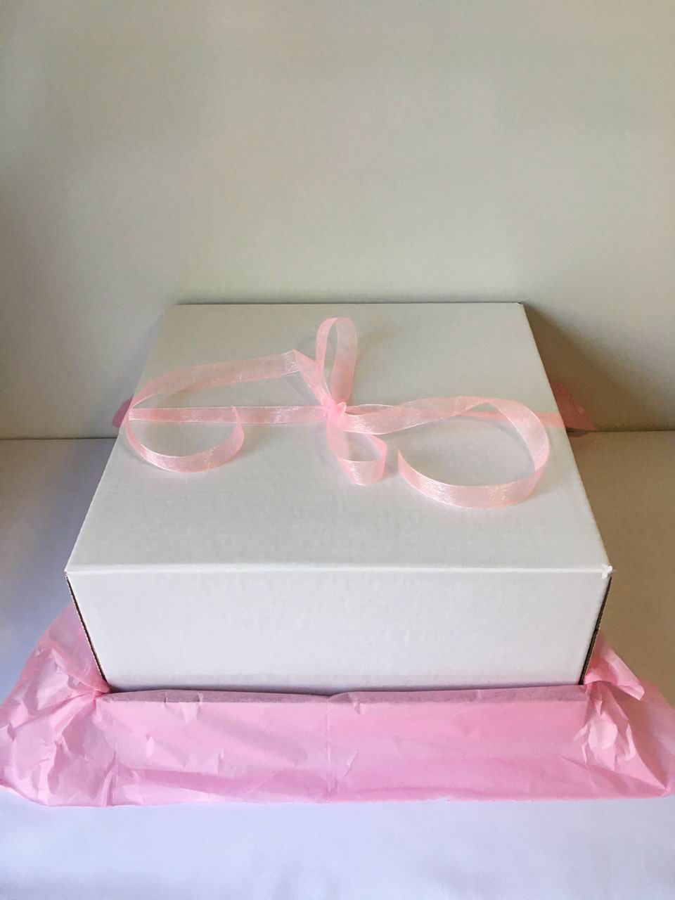 Send love with Flourish Bakery Howick – freshly baked cakes delivered as a special gift in a beautiful cake box.