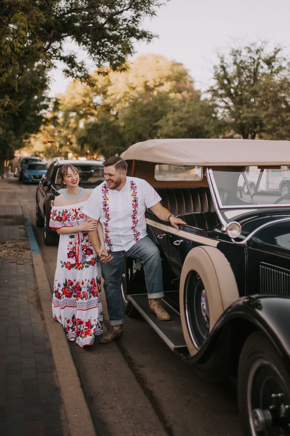 Santa Fe wedding photographer. New Mexico elopement. Santa Fe engagement photos. Taos New Mexico wedding photographer. abq photographer