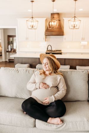 Lifestyle Maternity Photographer Columbia City, indiana