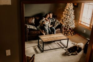 Roanaoke Lifestyle Maternity Photoshoot in home