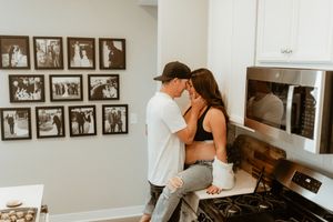 Half-Baked Lifestyle Maternity Photoshoot in Carmel, Indiana in home