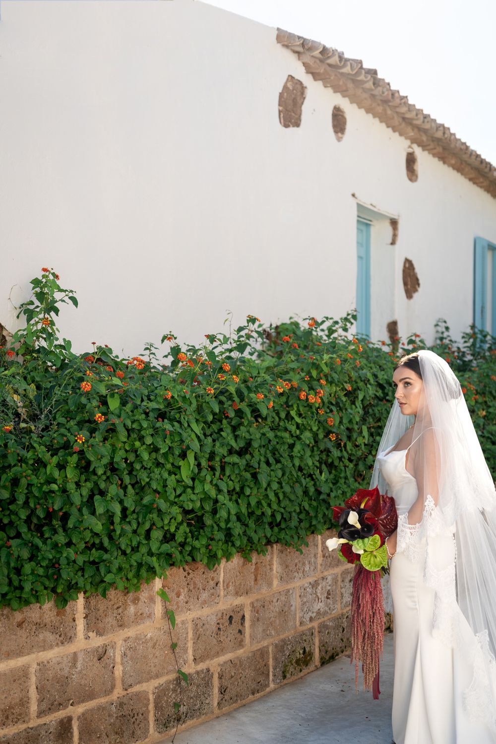 Bride holding her bouquet during a wedding in Tropea, Calabria