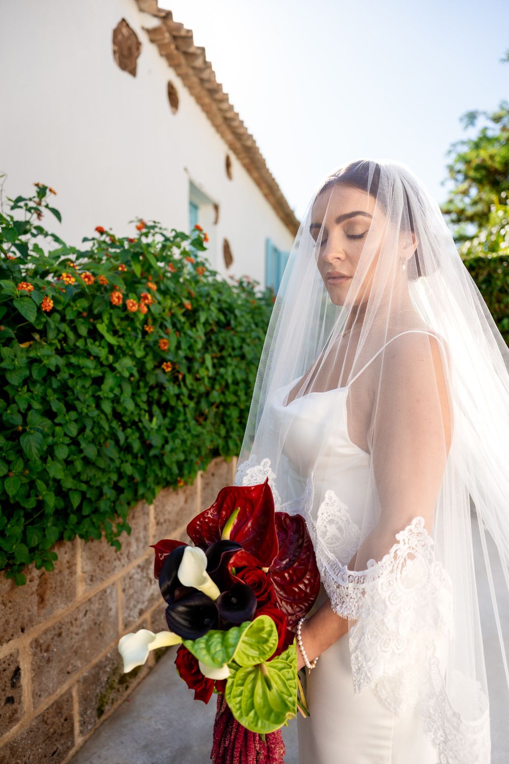 Bride holding her bouquet during a wedding in Tropea, Calabria