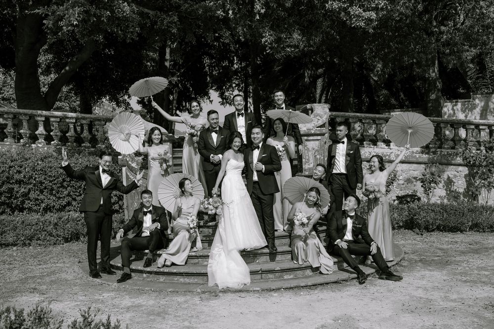 Editorial group photo of wedding party in black and white at Vandelli Lisbon