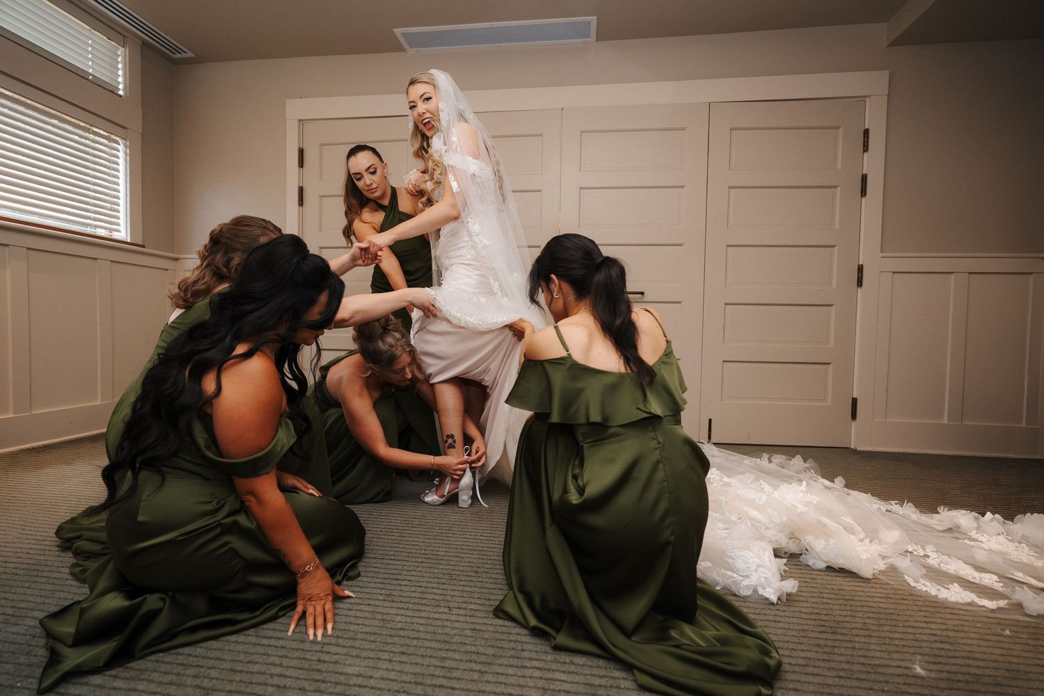 Mayella in white gown and veil surrounded by bridesmaids at McCormick Woods Golf Club for Mayella and Andrey's wedding.