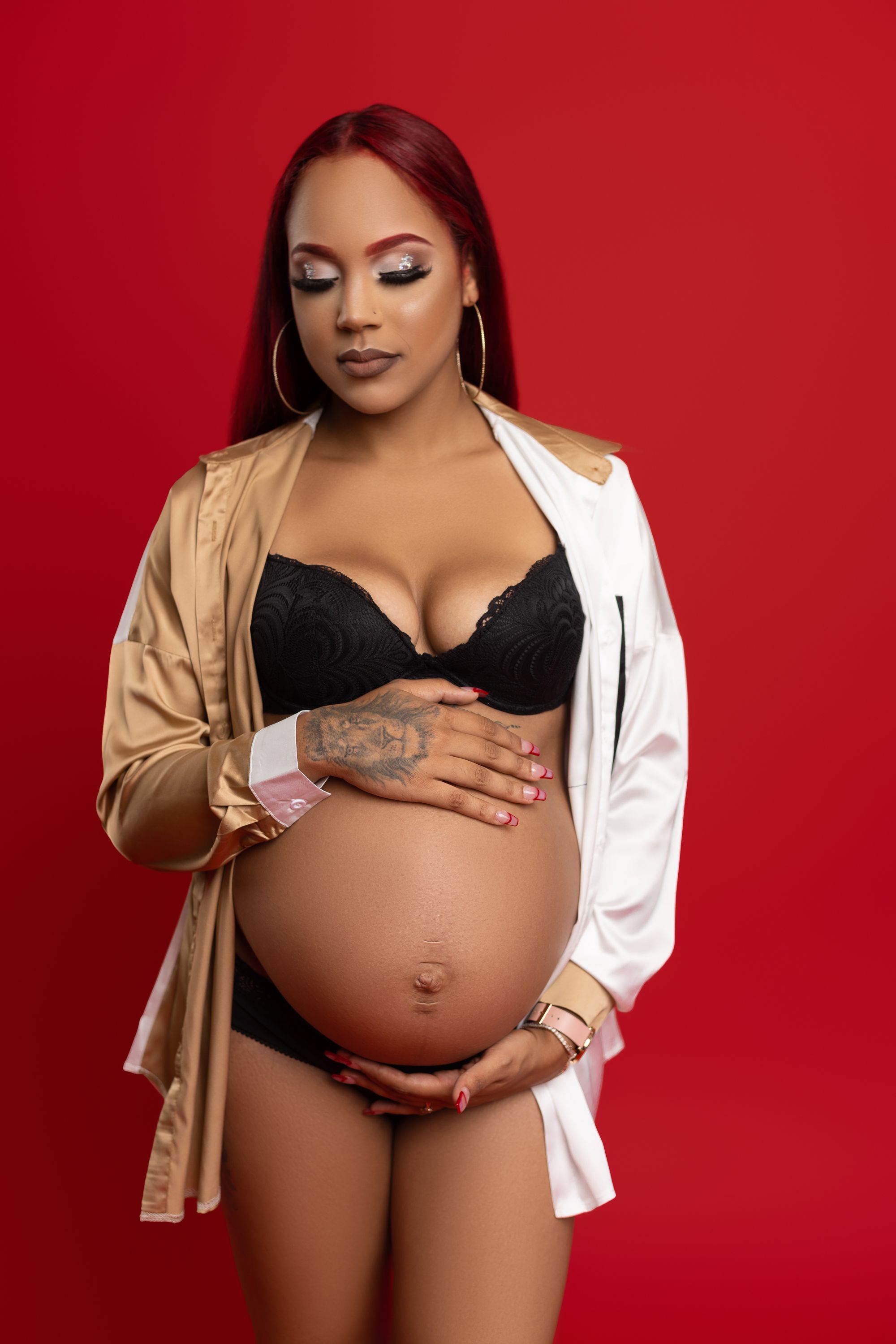 Maternity photoshoot featuring glamorous makeup, radiant skin, and confidence-focused portrait photography
