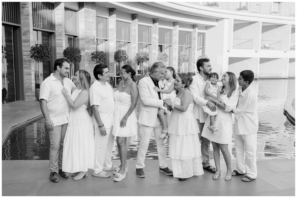 Anniversary celebration in Dreams Bahia Mita with a large family gathered for a portrait beside the resort’s modern water feature.