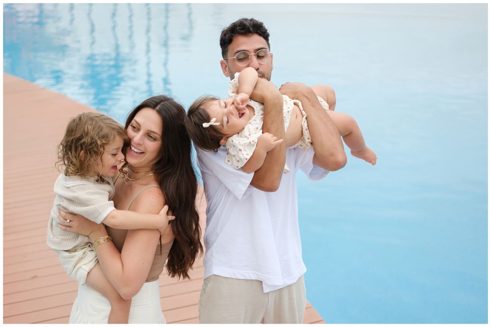 Family portrait beside the resort pool during a Riviera Nayarit family session.