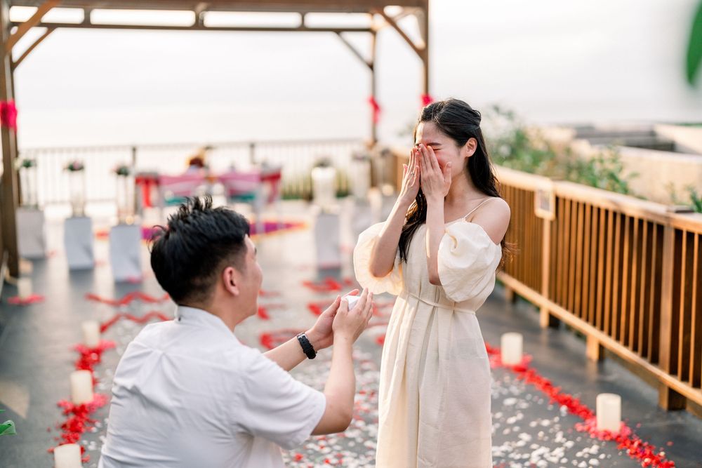 Romantic marriage proposal at Anantara Uluwatu Bali