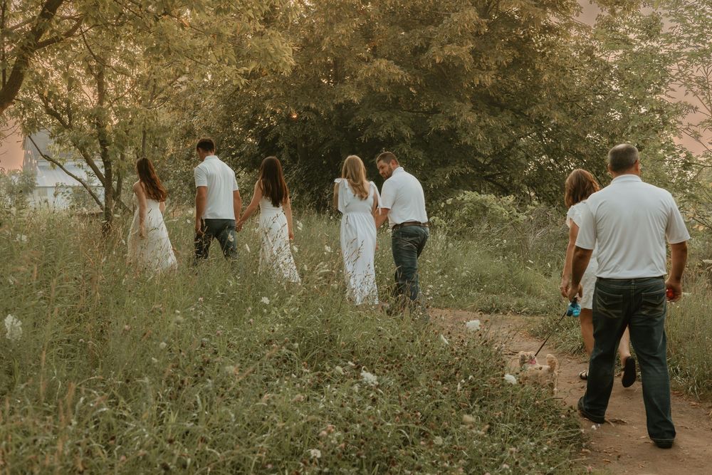 sunset family photos in field