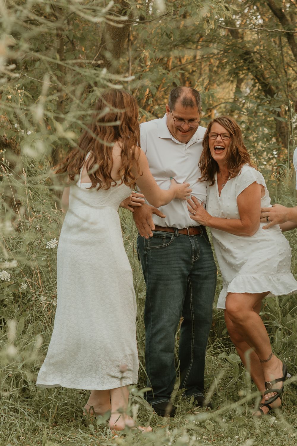sunset family photos in field