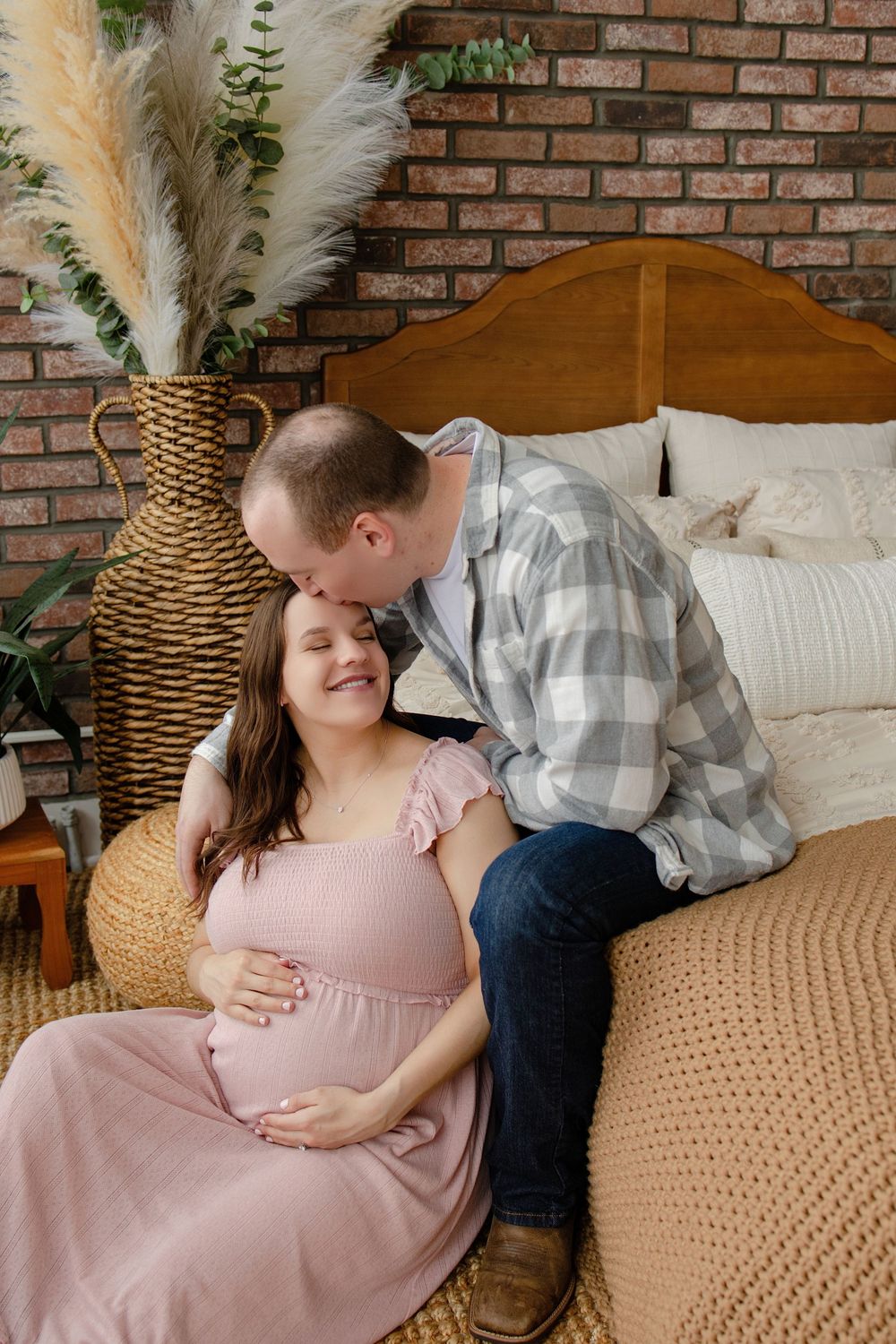 maternity photographer Watertown WI Kendall Kuss Photography
