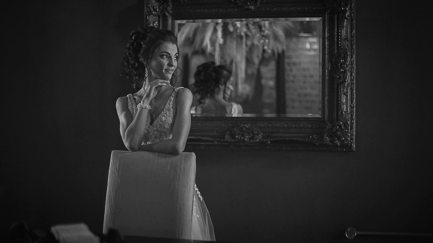 South Africa wedding videography- Elegant bride wearing a timeless wedding dress and veil.