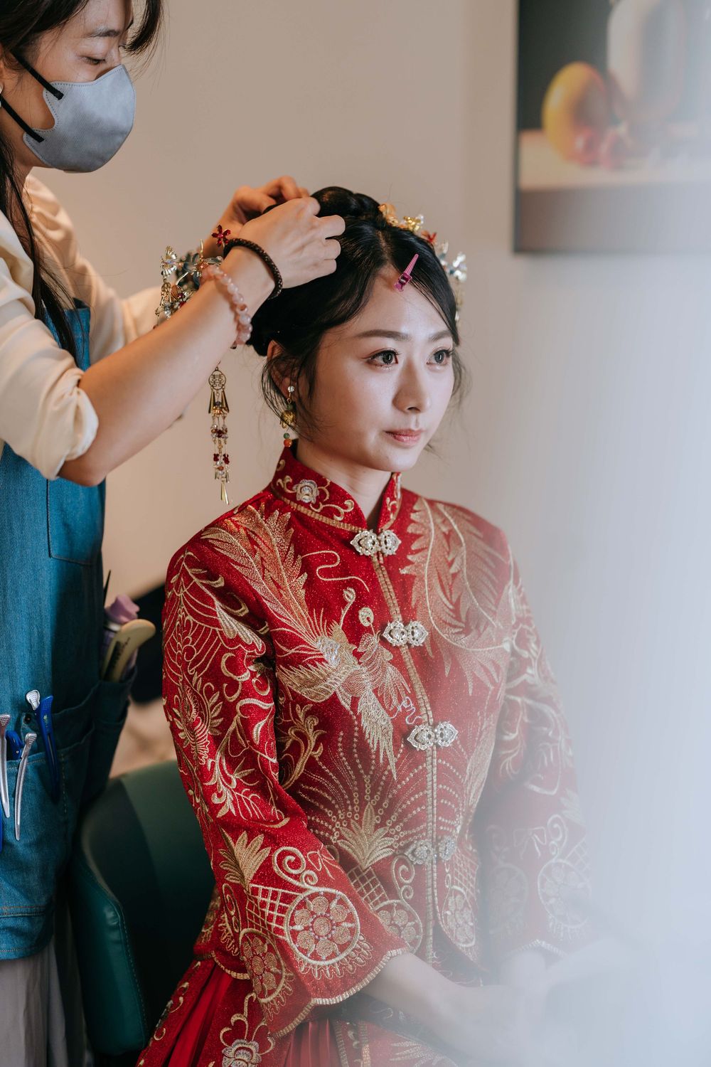 台南福爾摩沙遊艇酒店婚禮攝影，記錄完整台灣傳統婚禮儀式與晚宴流程，包含秀禾服、奉茶、迎娶、下車、拜別父母、丟扇子、新人進場、父母擁抱與敬酒。渴望影像以自然明亮、溫暖細膩的婚禮攝影風格，完整保存新人與家人真實互動，提供台南、高雄及全台婚攝服務。