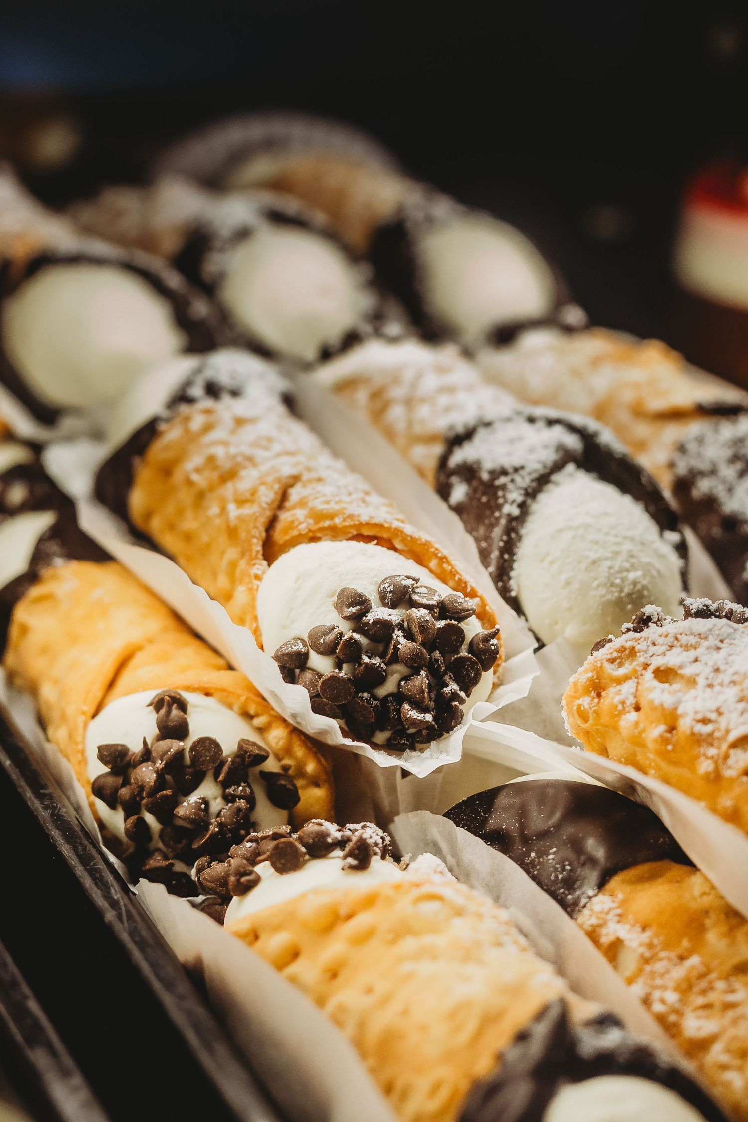 Row of cannoli in a bakery