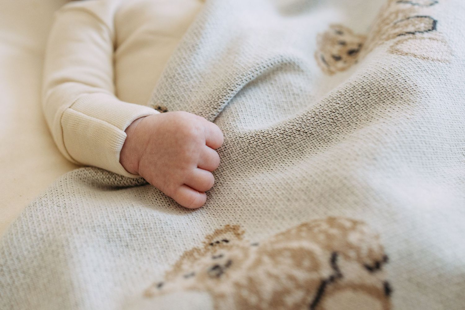 In-home newborn picture simple outfit