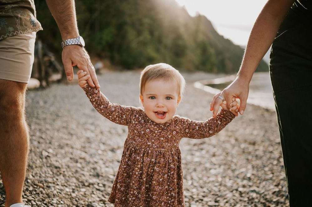 Comox Valley Photographer Portraits at Comox Lake in Cumberland, Vancouver Island. Family holding hands close up kid portrait