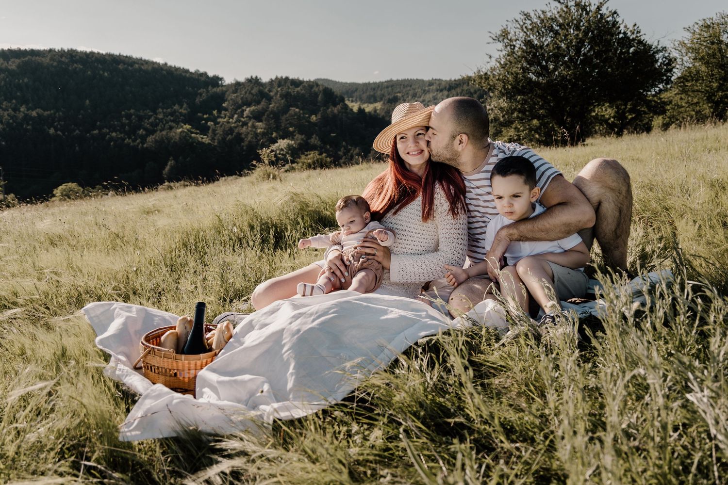 семейна фотосесия сред природата софия, фотосесия за бременни софия