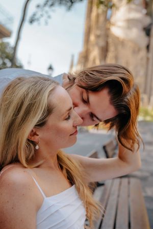 Intimate romantic moment captured by Barcelona photographer