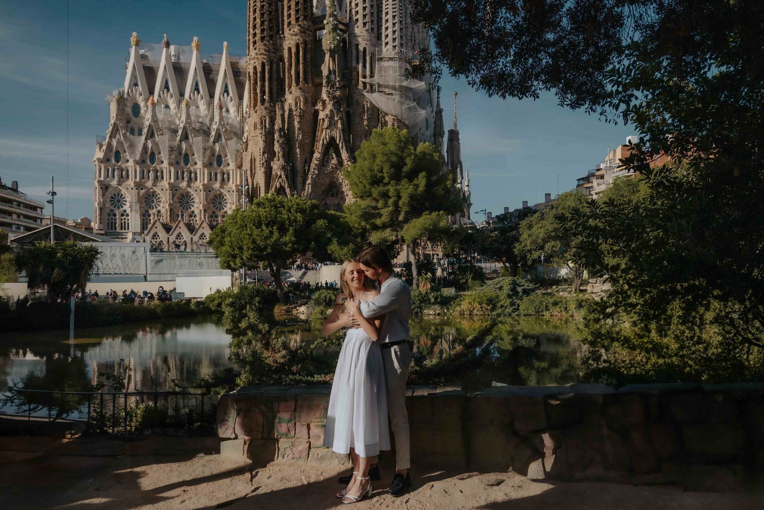 Intimate couples photography in Barcelona gardens