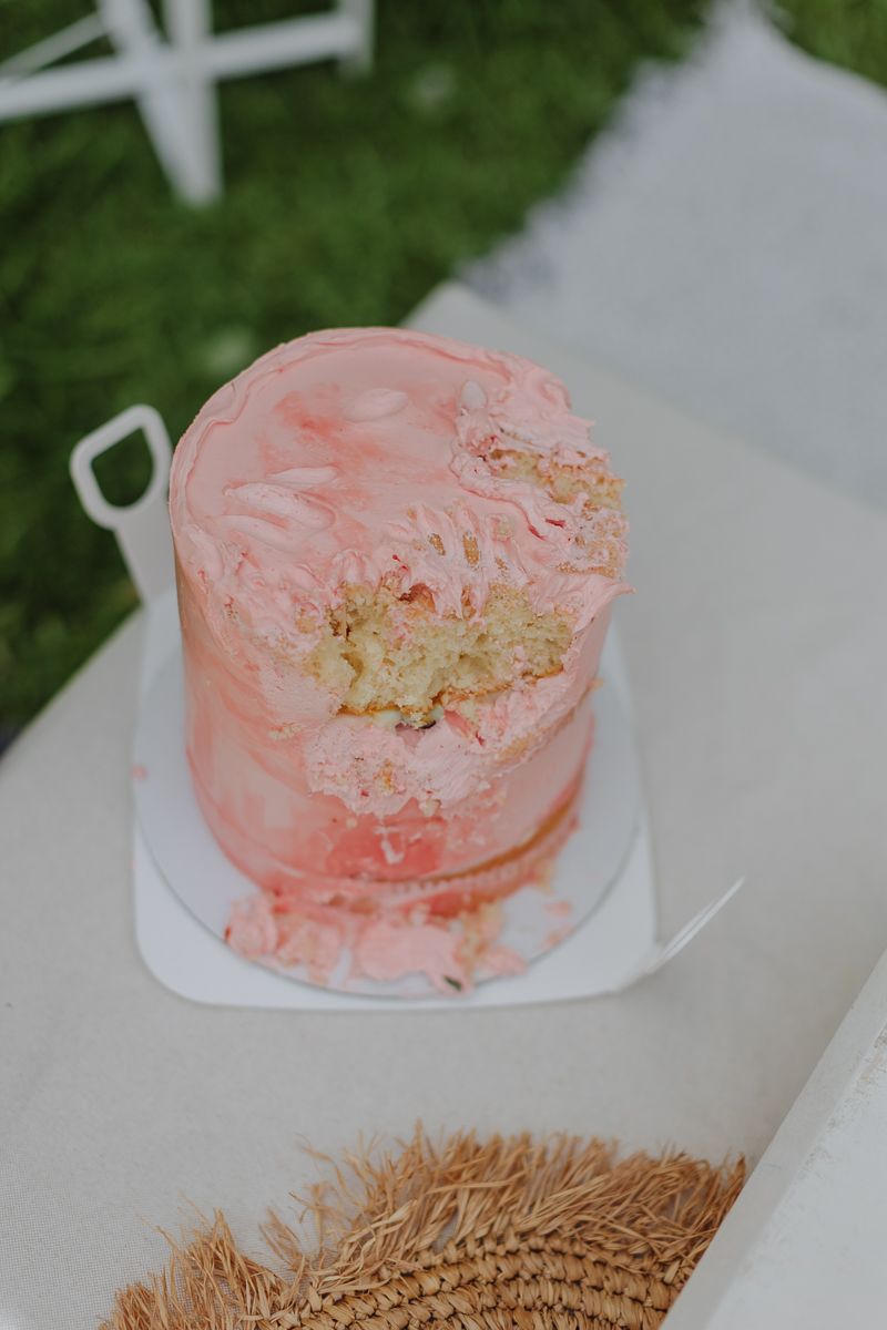 Pink cake for a 1st birthday cake smash session