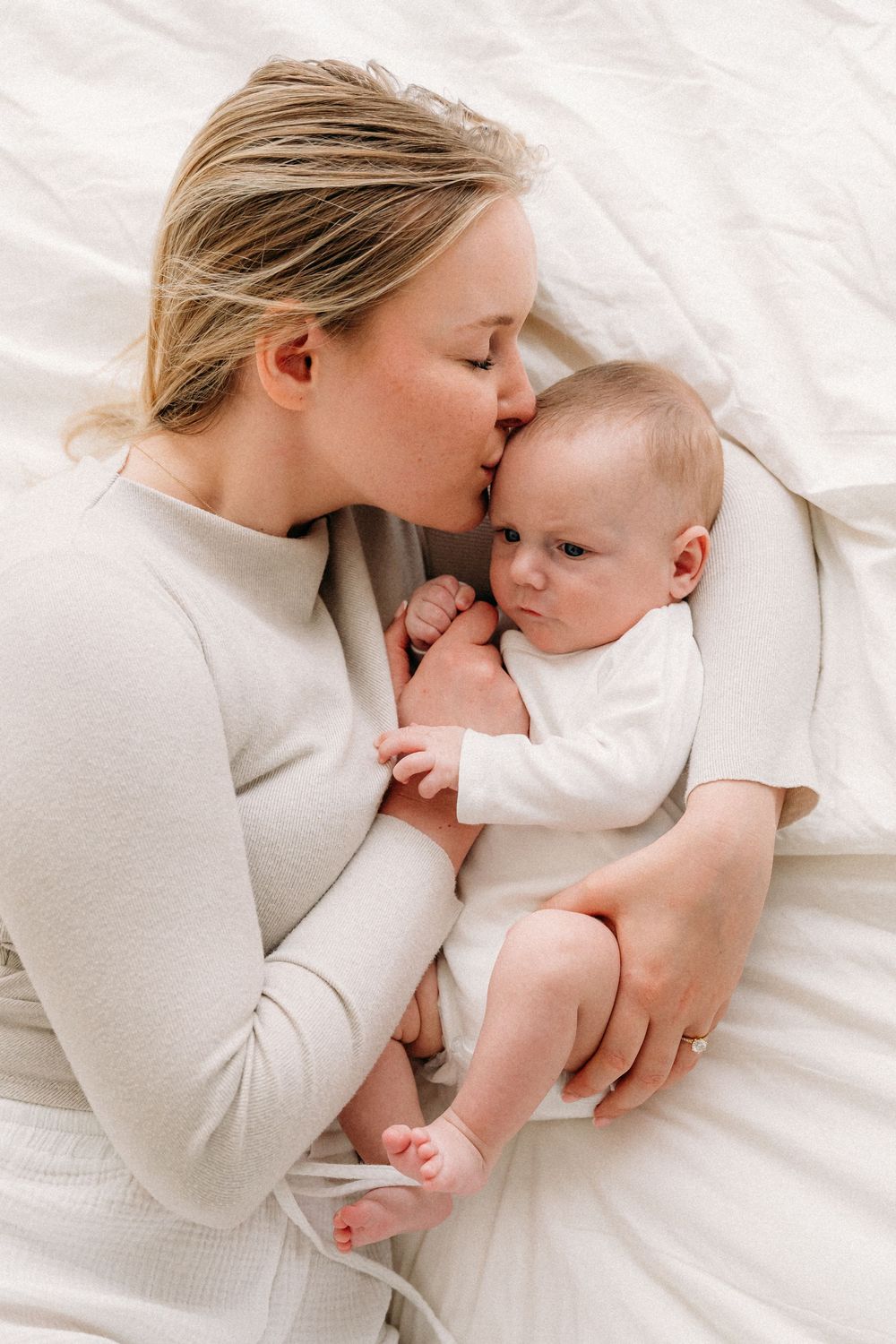 Warme en pure babyfoto’s in studio, helemaal op het tempo van jouw kindje