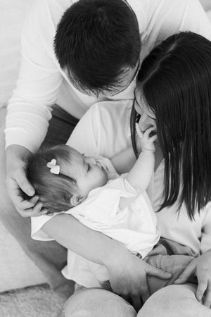 Op zoek naar een babyfotograaf in Edegem of Antwerpen? Deze babyshoots leggen elke fase zacht en puur vast