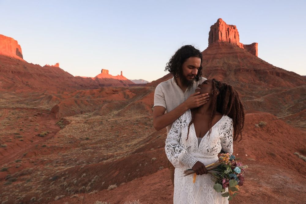 elopement at arches outside of the national park