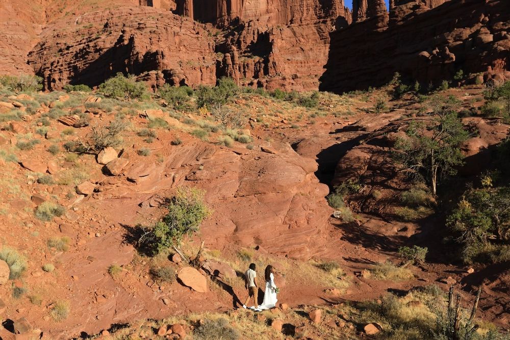 elopement at arches outside of the national park