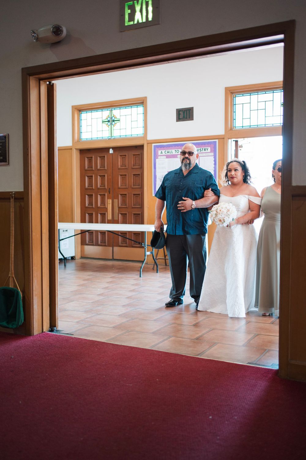 wife gets ready to walk down the aisle with her husand