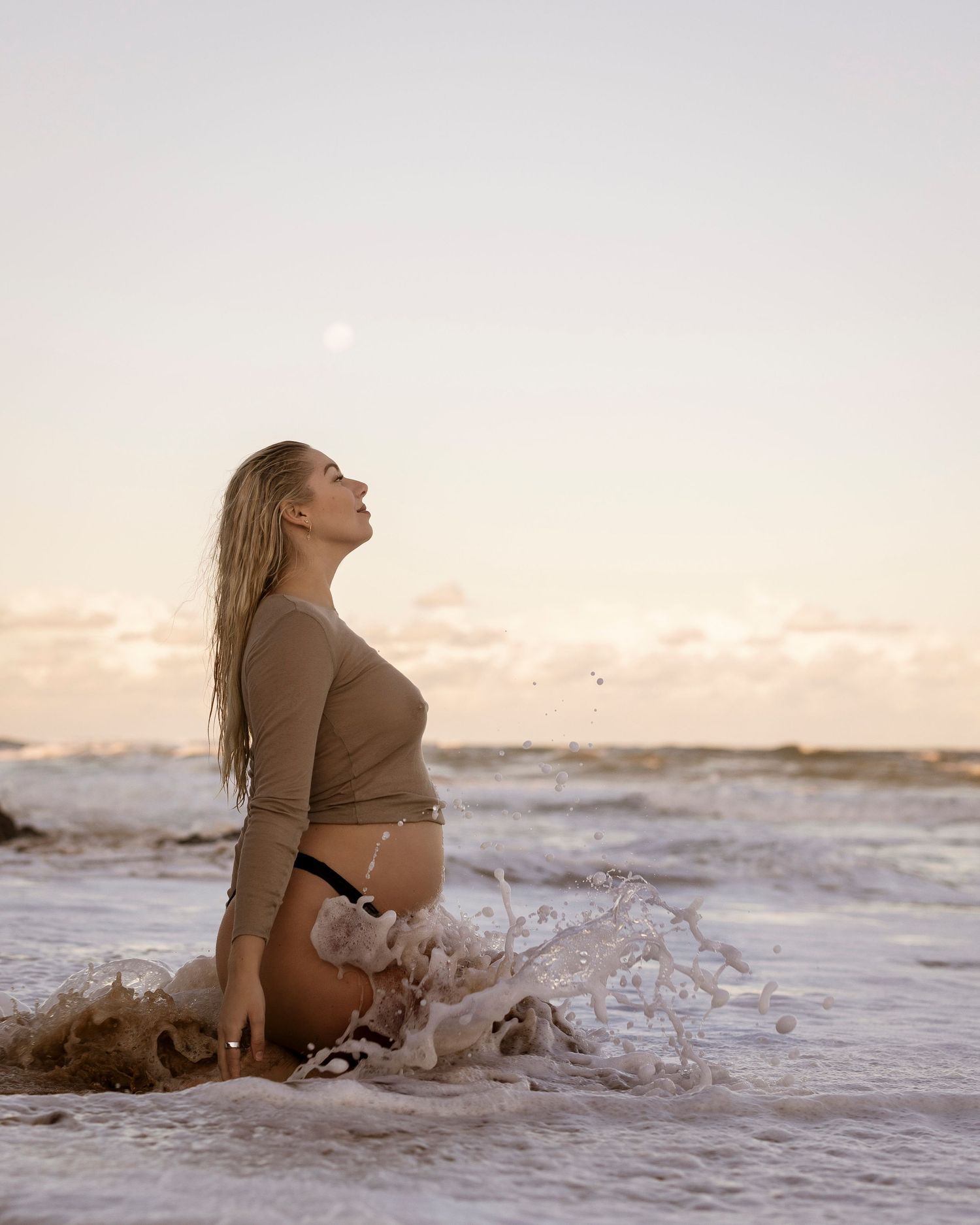 Maternity photography at Long reef Beach - Sanaz Mt photography
