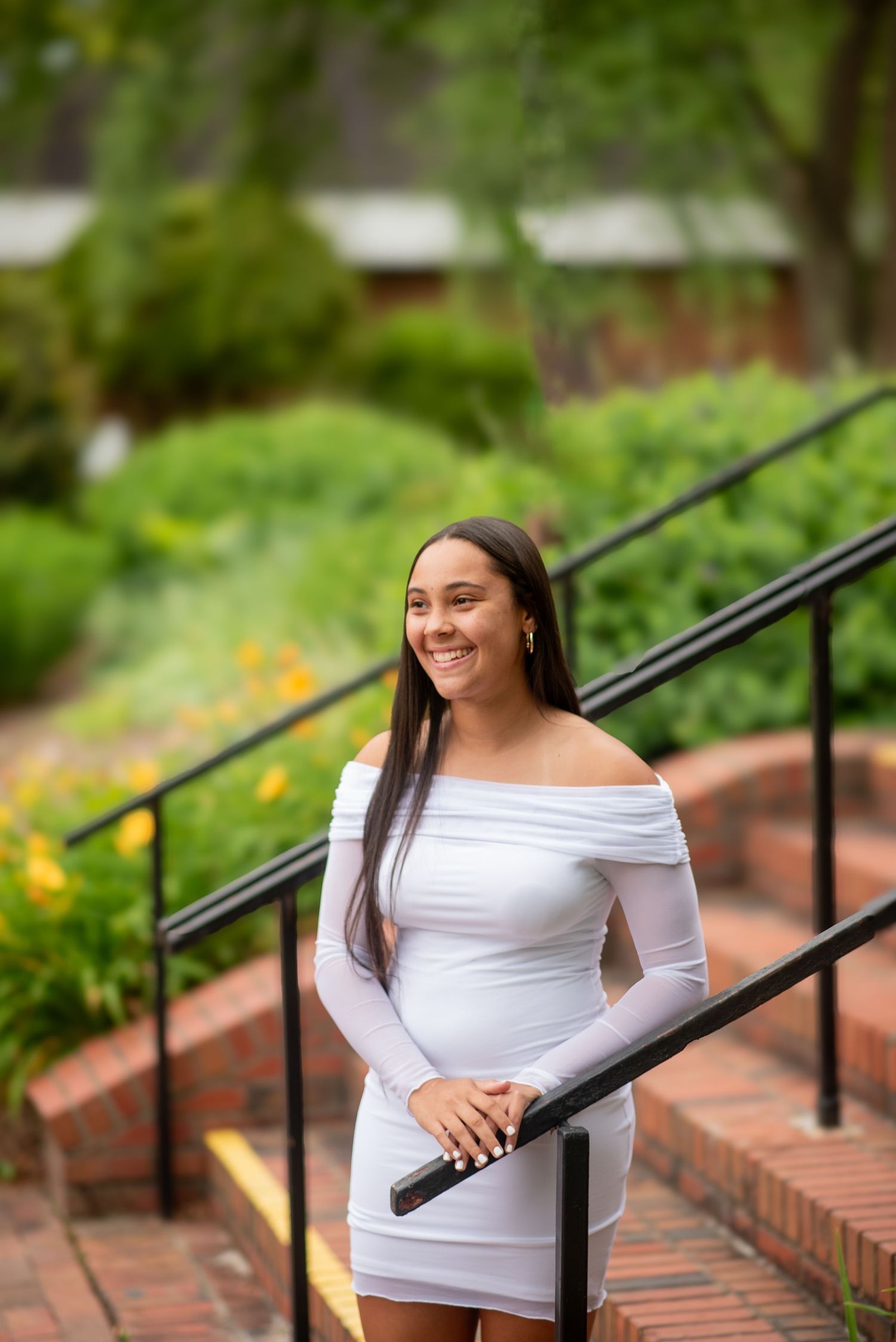 Senior session, outdoor, city, bright and airy, graduation