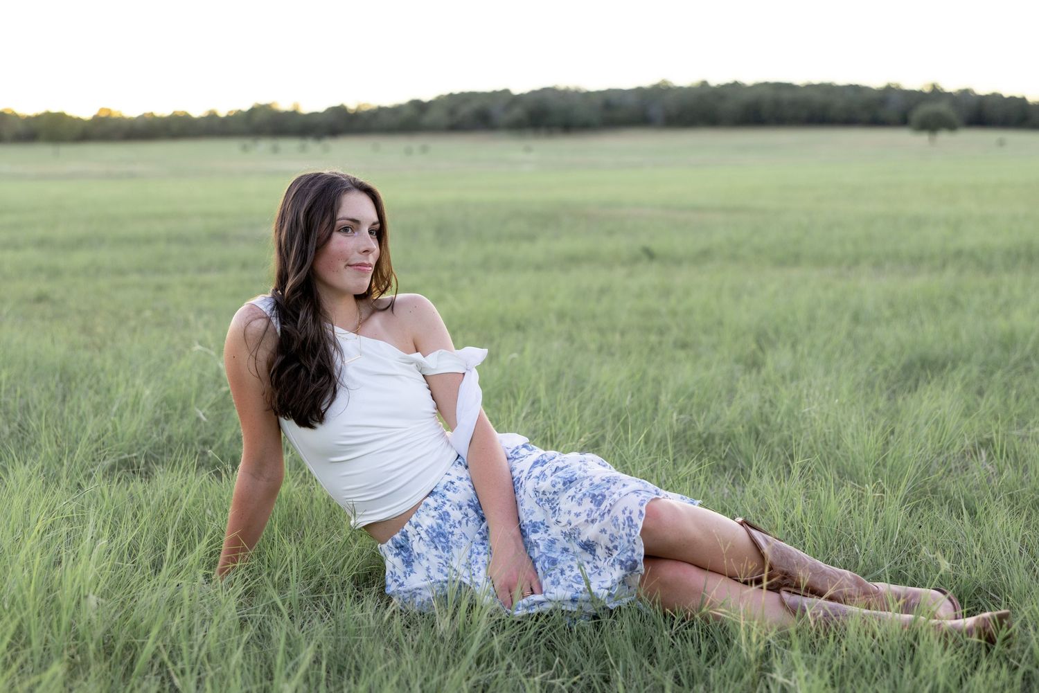 DFW high school senior photographer taking senior photos in Aledo Texas.
