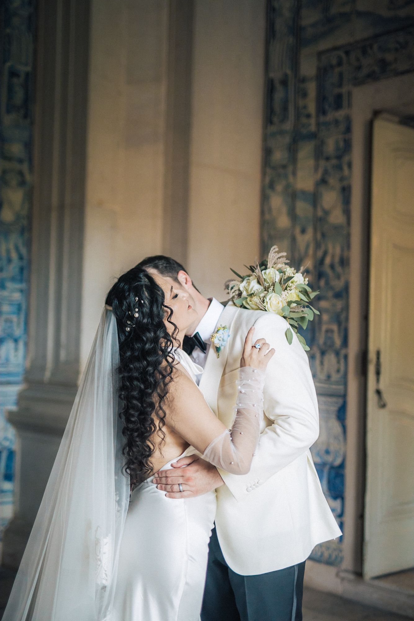 Bride & groom at quinta do Torneiro, Lisboa with blue portuguese tiles as backdrop. captured by a Portugal destination wedding photographer.
