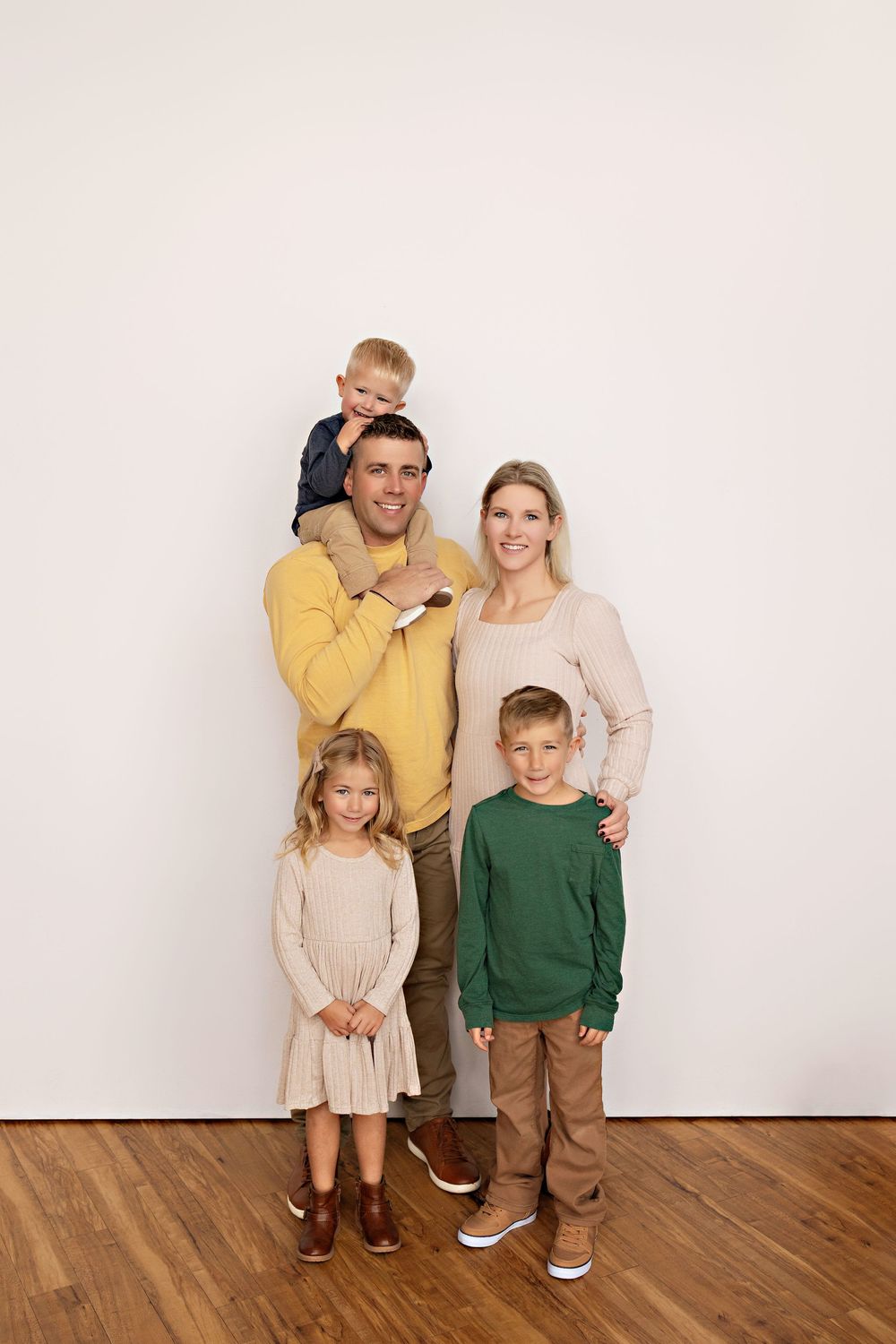 Family photos with Kendall Kuss Photography Lake Country family photographer, Watertown WI photography studio