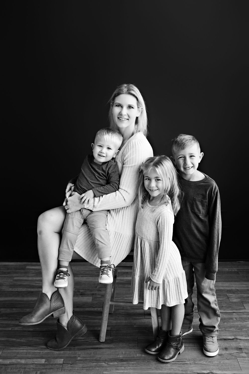 Family photos with Kendall Kuss Photography Lake Country family photographer, Watertown WI photography studio