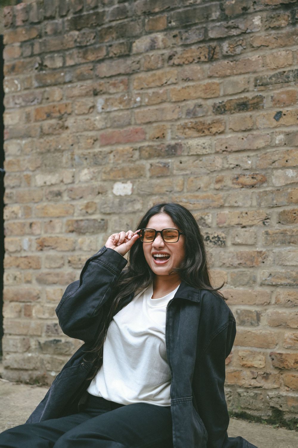 photo of a woman posing with her sunglasses.
