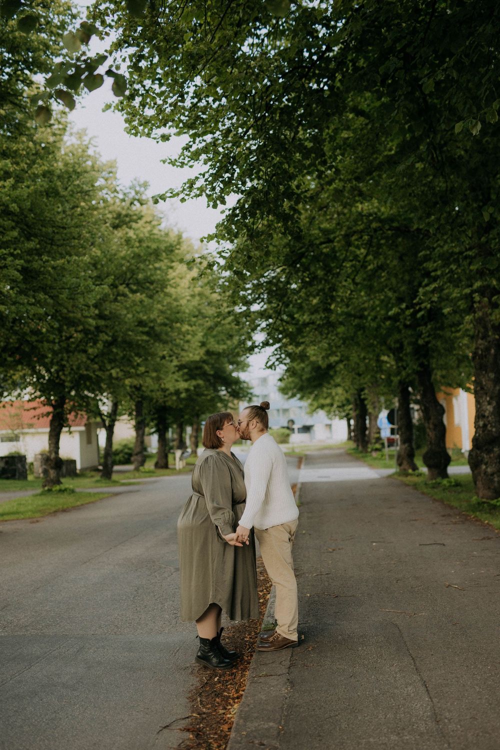 Pariskunta Raahen vanhassa kaupungissa.