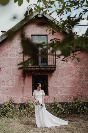 Jesus Peiró wedding dress at vineyard ceremony