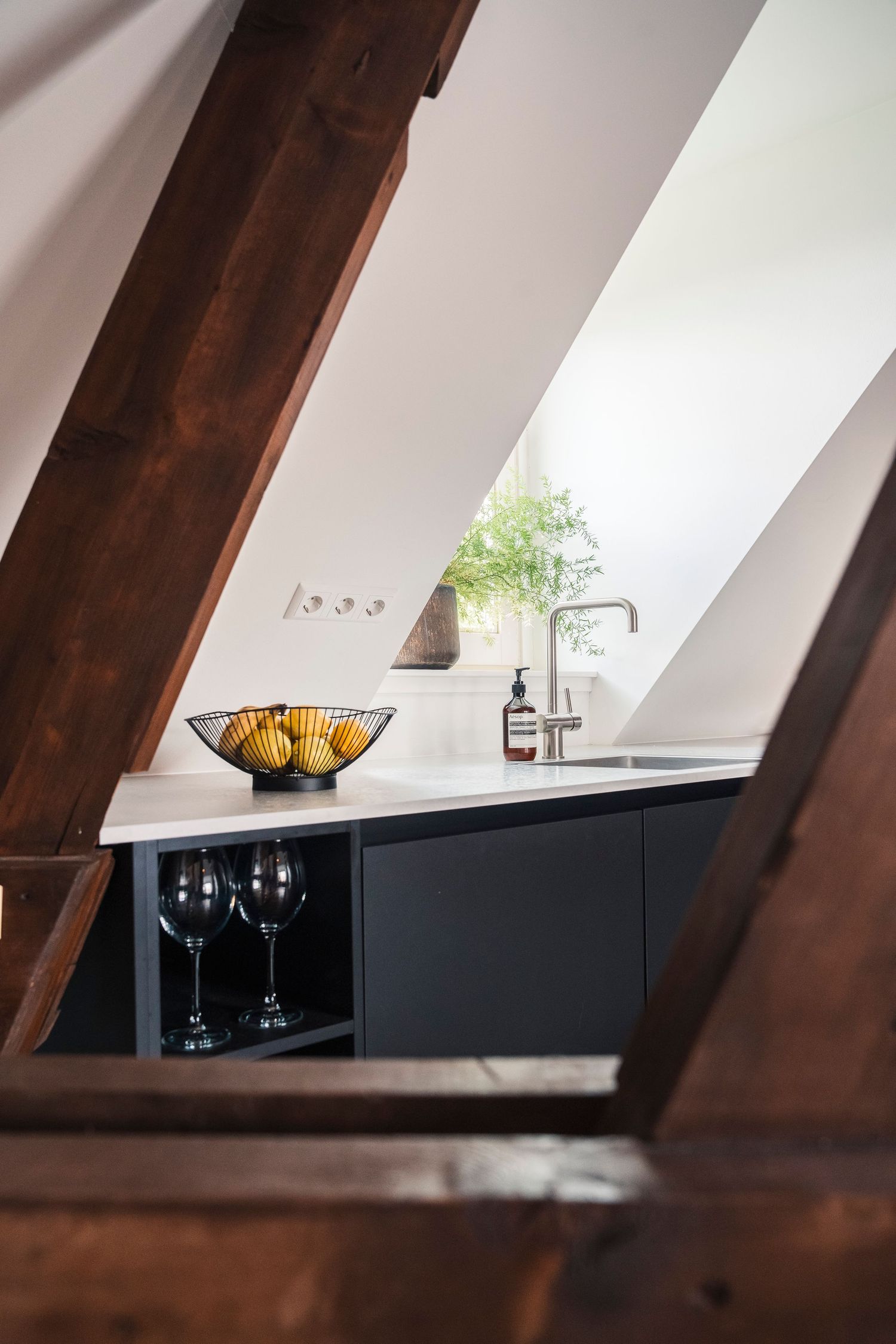 Milk interiors tovert elke ruimte om tot een sfeervolle persoonlijke omgeving waar iedereen zich thuis voelt.Dit doen we met oog voor detail