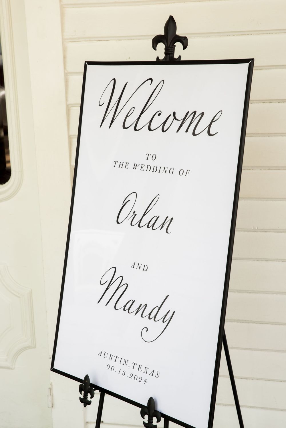 Black and white welcome sign for a wedding in Austin with fleur-de-lis detail.