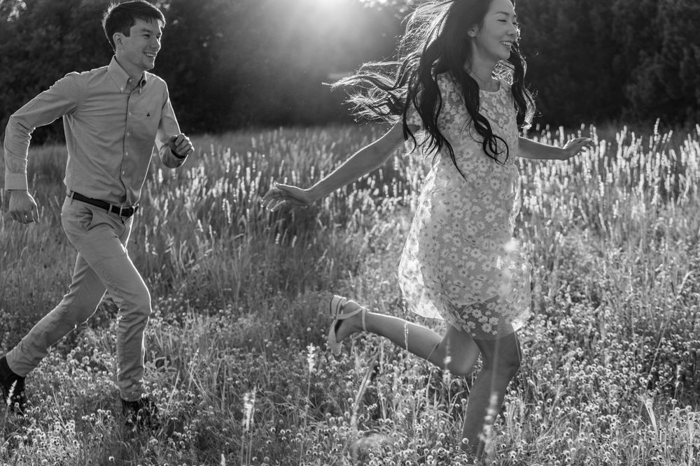 Romantic Fredericksburg engagement session with guided posing.