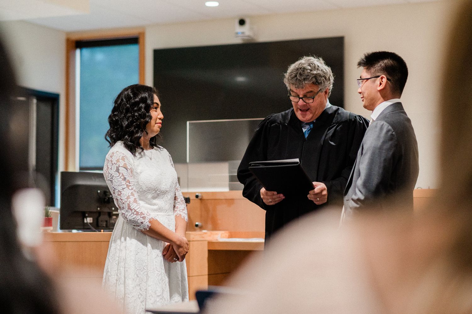couple getting married at the Bainbridge Island courthouse