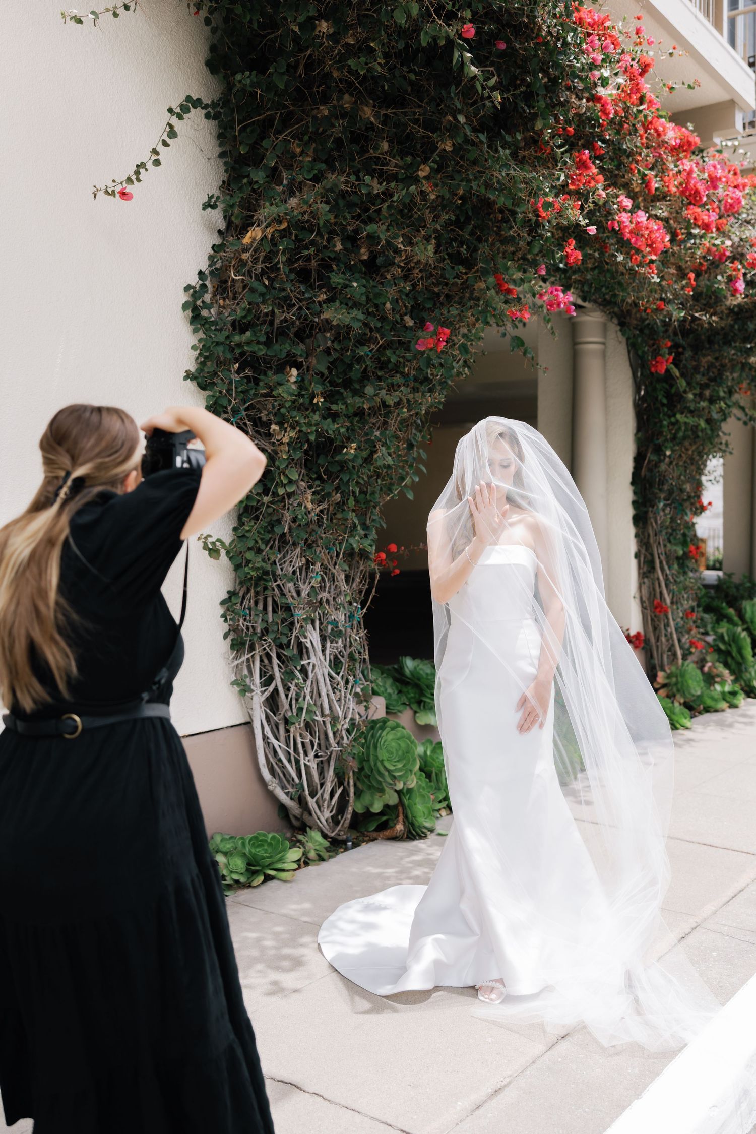 las vegas luxury candid storytelling professional wedding photographer julia stockton the best