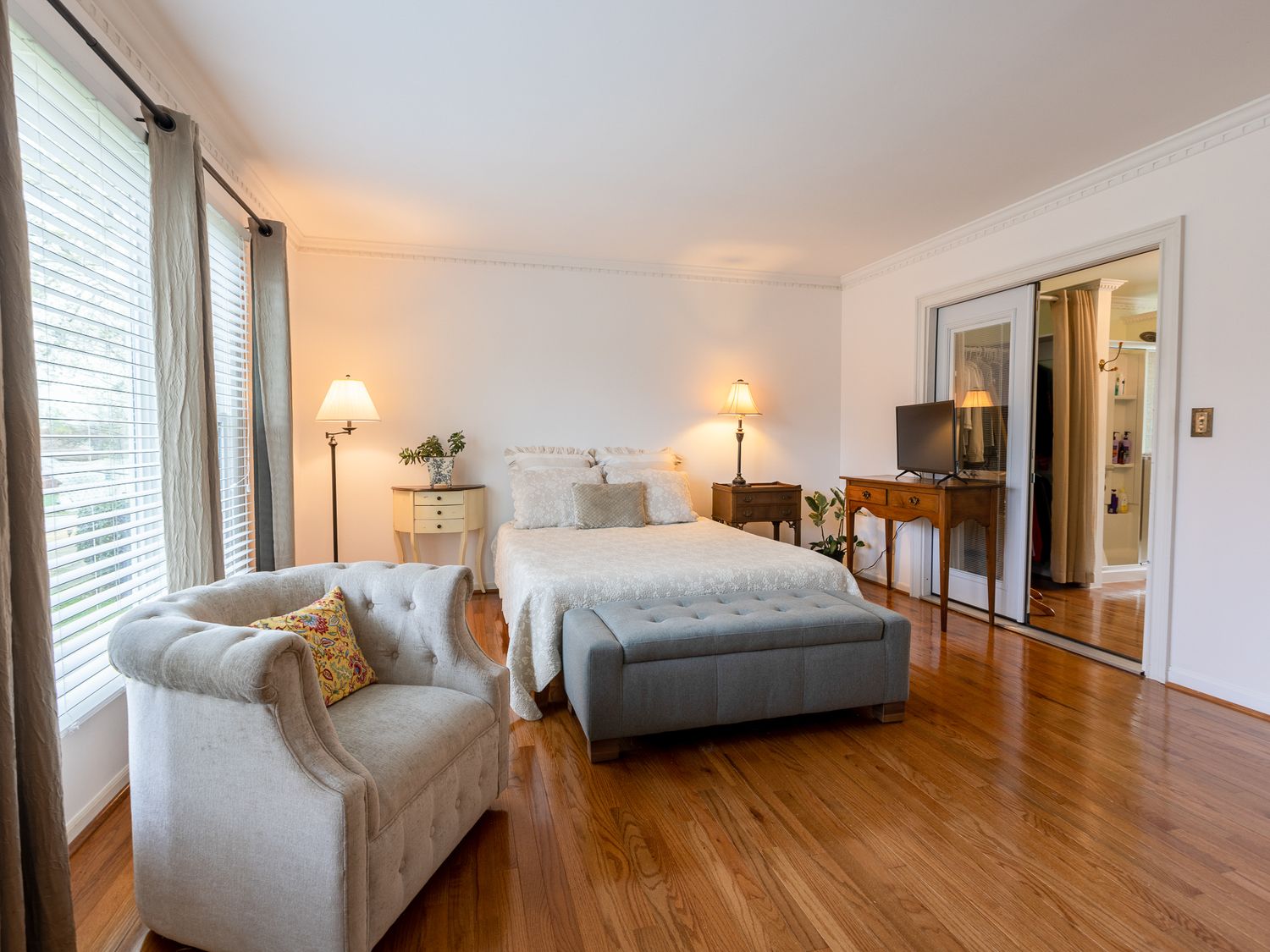Real estate photographer serving Amherstburg, Windsor, Kingsville, and Leamington Ontario