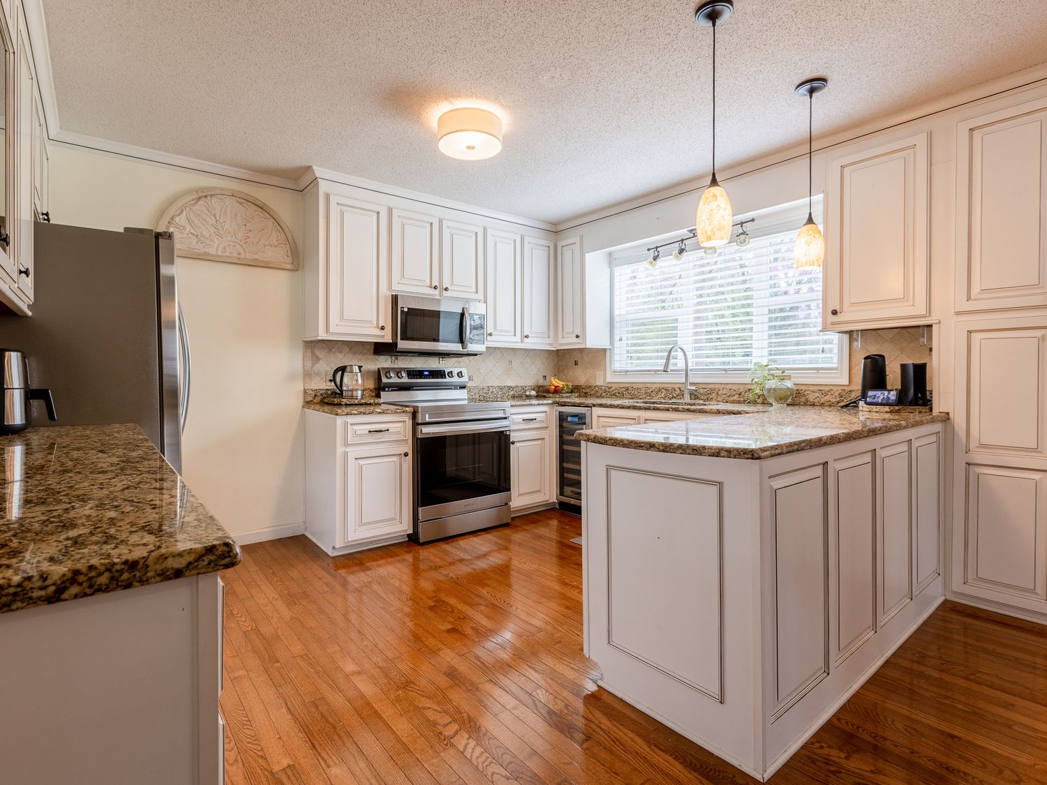 Luxury kitchen photographed by Tasha Cannaday Photography in Windsor